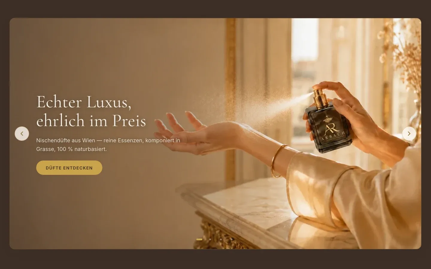 Startseite von Arbach Perfumes: eine Hand sprüht Parfum aus einem dunklen Flakon, daneben die Zeile Echter Luxus, ehrlich im Preis.